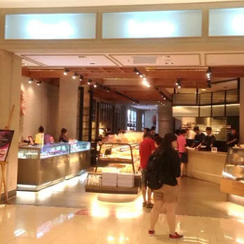 L. Table (Lavender Cafe)