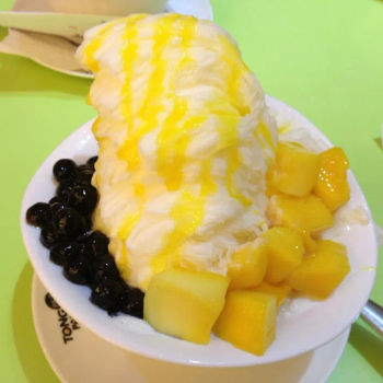 Grass Jelly with Mango Topping and Milk Snow Ice