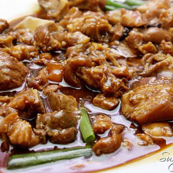 Stewed Pork Knuckle (红烧猪手)