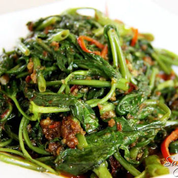 Stir-fry Kangkong Belacan (马来风光)