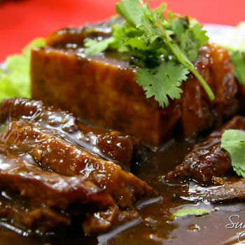 Braised Pork Belly with Yam (芋头扣肉)