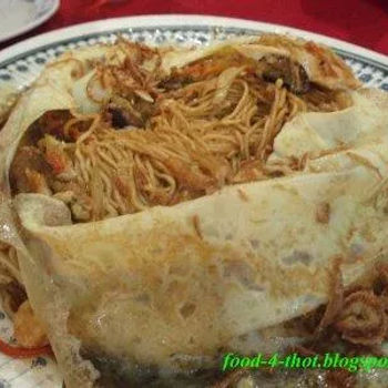 Stir fried noodles wrapped in eggs