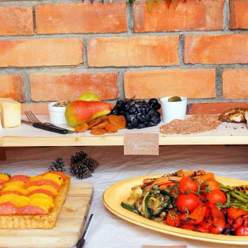 tender and nicely seasoned chicken, salami, grilled vegetables, bread rolls (lovely breads!), a soft and a hard cheese plus fresh and dried fruits