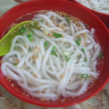 Lai Fun - Rice Noodles deep in clear soup