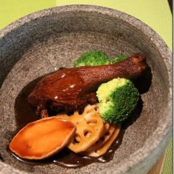   白玉鲍莲藕扒鸭腿