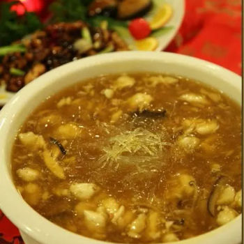 Deluxe Shark’S Fin Soup With King Crabmeat, Scallop And Shredded Chicken