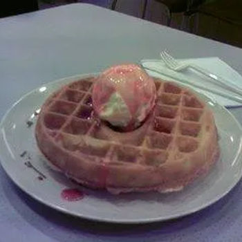 Vanilla Ice-cream Waffle with Strawberry Sauce