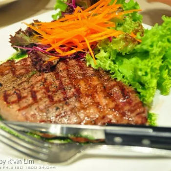 Australia Rib Eye Wagyu Beef with mix salad