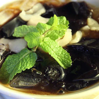 Grass Jelly with Rambutan