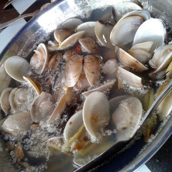 Lala in a sliced ginger and red Bird's eyes chillies soup-slurpped