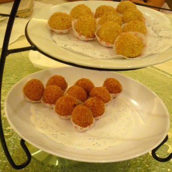 Deep fried sweet potato ball and deep fried sesame glutinous ball