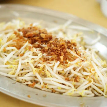 Blanched crunchy Beansprout with a sprinkling of deep fried salted fish flakes
