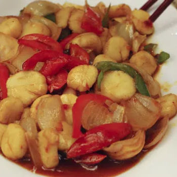 Stir fried fresh scallop with onion/red & green sliced capsicum