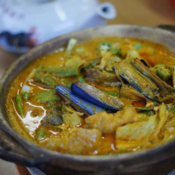 Clay Pot Curry Garoper Fish Head (300 Gm) With Added Vegetables Like Brinjal, Ladyfinger, Chinese Round Cabbage, Long Bean And Tofu Puffs
