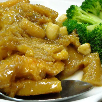 Spongy Fish Maw And Gelatinous Sea Cucumber Served With Boiled Broccoli