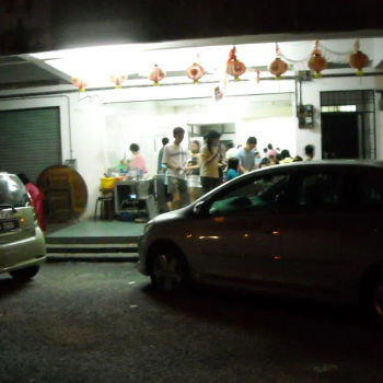 The front of the no-name restaurant (next door to Headman Hair salon)