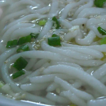 Lai Fun(White Rice Noodle-Made Daily With No Preservatives) Served With Beansprout, Chopped Spring Onion And Tasty Fish Stock Soup