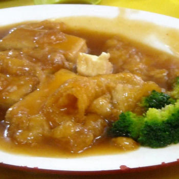Tofu with Fish Maw and blanched Broccoli in Superior Gravy