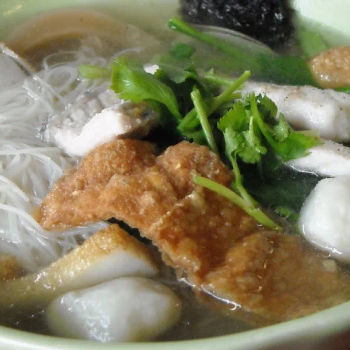 Mixed seafood soup with rice vermicelli and yellow noodle