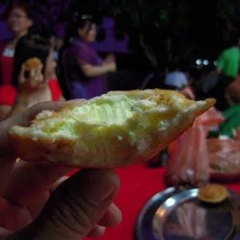 Iced cream stuffed in a cake