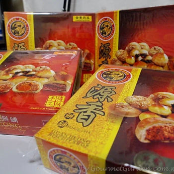 Their signature biscuit series include the Floss with Lotus Paste, Floss with Lotus Pastes and Salted Egg and Dried Pork a.k.a Bakkwa