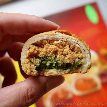 Floss with Lotus Pastes and Salted Egg biscui