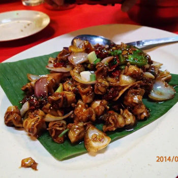 De-shelled snails fried with dried chilli, green pepper & onions