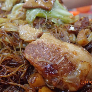 Stewed Pork Bee Hoon 扣肉米粉
