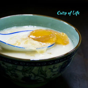 Sea coconut and white fungus with soya milk