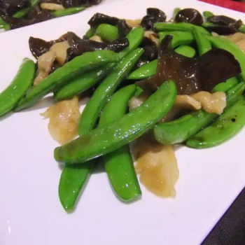 Green Peas With Black Fungus Mushroom
