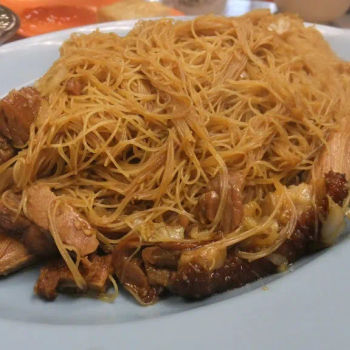 Beehoon fried with canned braised pork belly