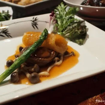 Braised South Africa Abalone with Sea Cucumber and Fish Maw 