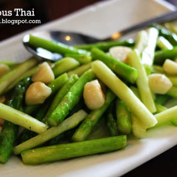 Fried Asparagus with Garlic