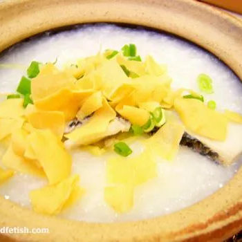Fish and ginger porridge