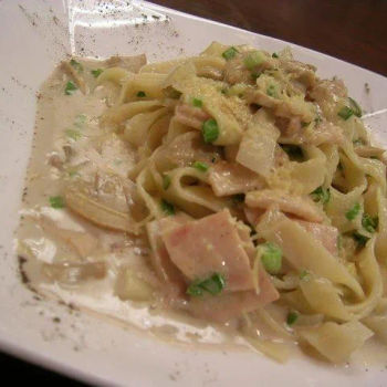 Fettuccini with white sauce