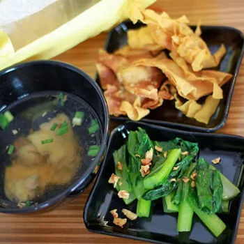  complimentary Herbal Tea (Hot or Cold) and a choice of Wanton/ Dumplings