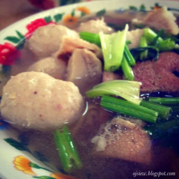 Salted vegetables & Pig offals soup