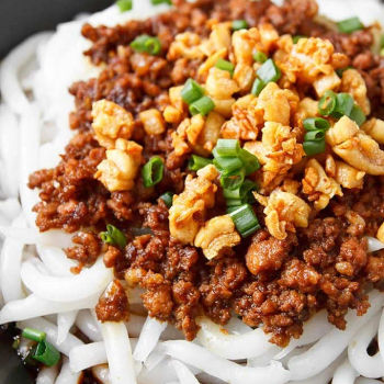 Lou Shu Fan served over with minced meat, dried shrimp