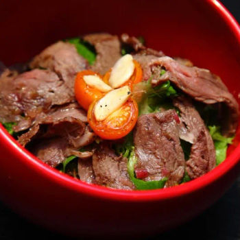 BBQ Beef Strip Salad 