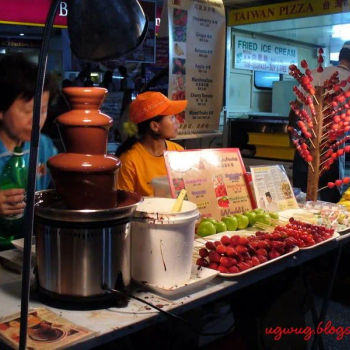 Chocolate fountain and fresh fruits