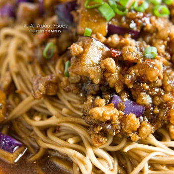 Stewed Noodles with Minced Pork and Egg Pant with Teo Chew Sauce 潮醬肉碎茄子燜夏面