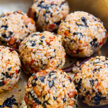 Choirutan Jumoekbab (Spicy Rice Ball)