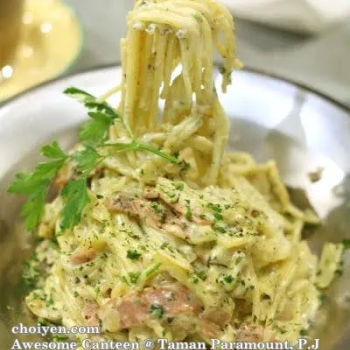 Spaghetti Carbonara with Turkey Bacon