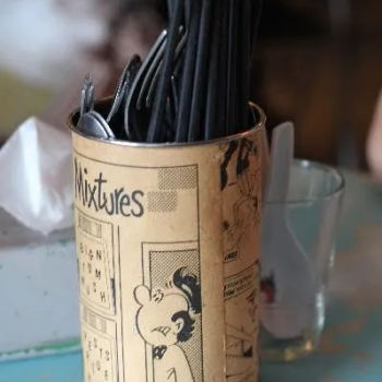 Comic on cutlery container 