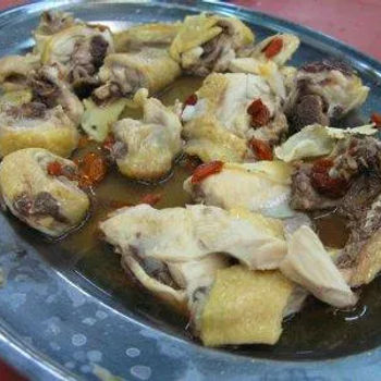 Steamed kampong chicken with Chinese herbal