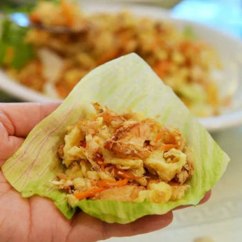 Wrapping The Kwai Fah Egg With Fresh Lettuce 