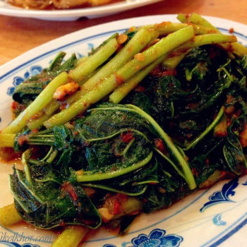 Fried Sweet Potato Leaf with Sambal  参峇番薯叶