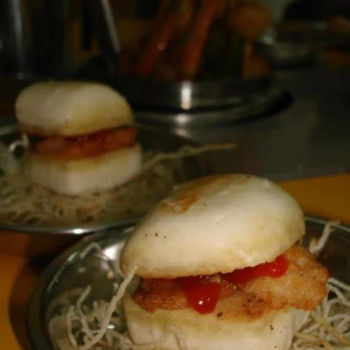 Mini mantou burgers