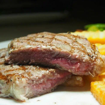  Angus Beef Sirloin Steak with mixed salad and French fries