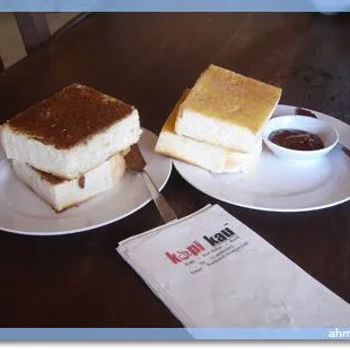 Toasted bread with butter and kaya